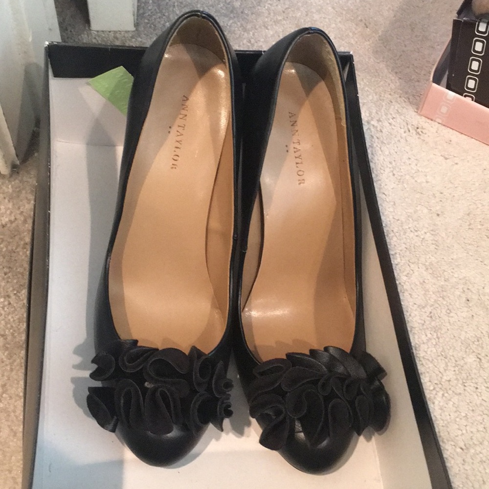 Ann Taylor Black Pumps